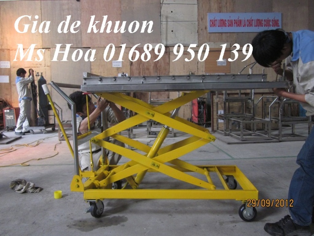 Bàn nâng thủy lực